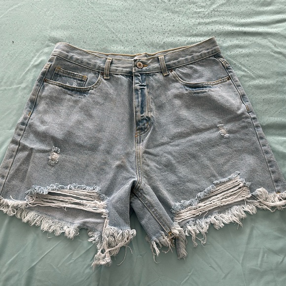 Forever 21 ripped denim shorts - Picture 1 of 3